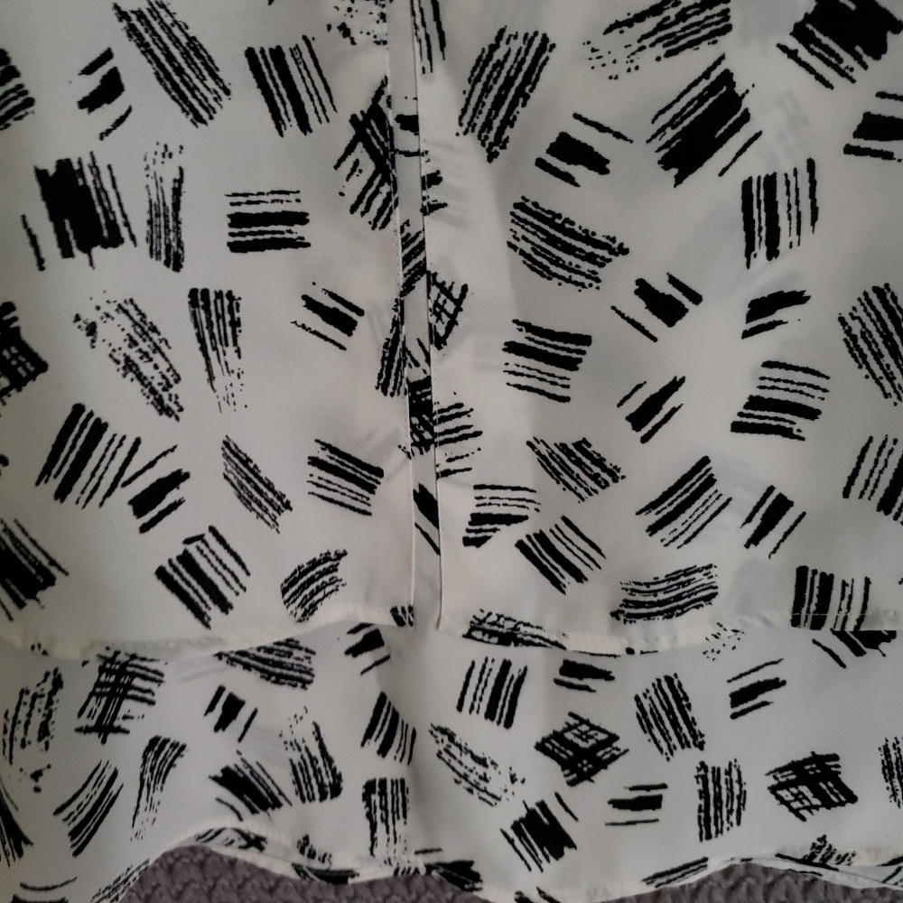 Metaphor | Patterned Sleeveless Blouse | Small - Picture 3 of 4
